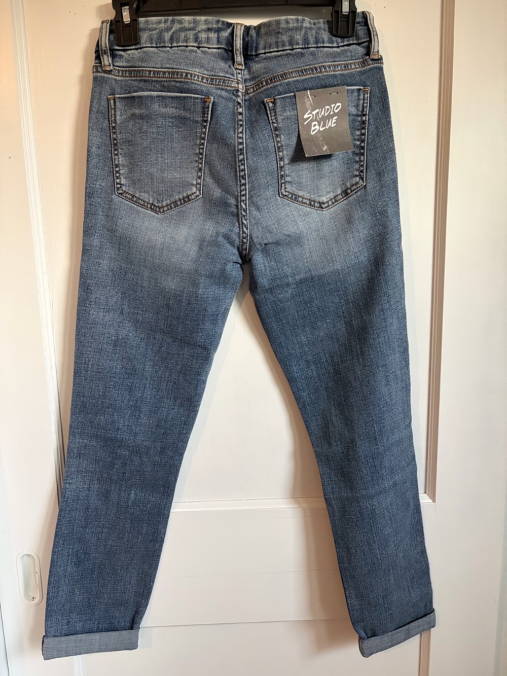 Distressed Light Wash Ankle Jeans - Women - Picture 2 of 6